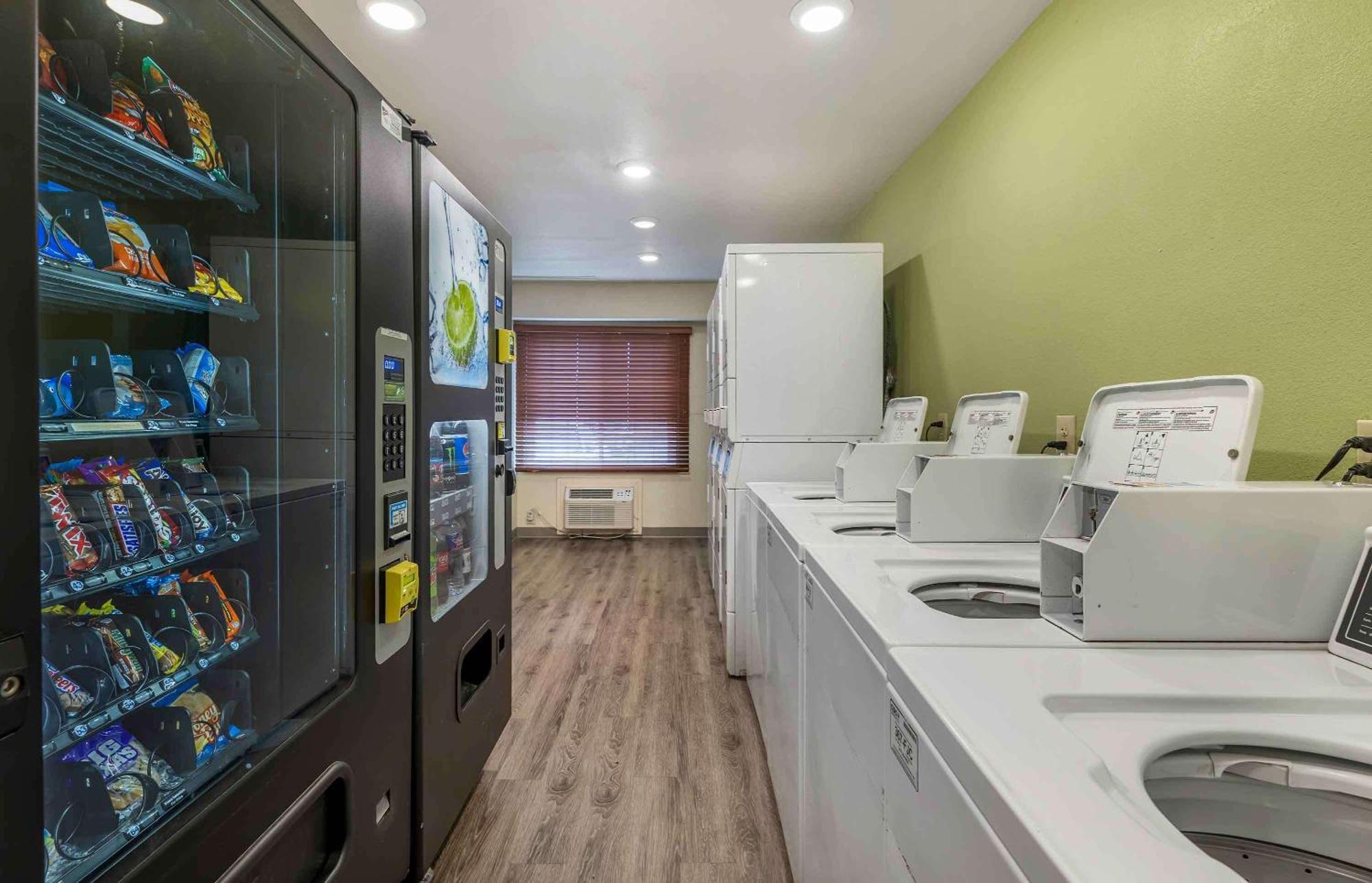 Extended Stay America Select Suites - Wichita - North Екстер'єр фото