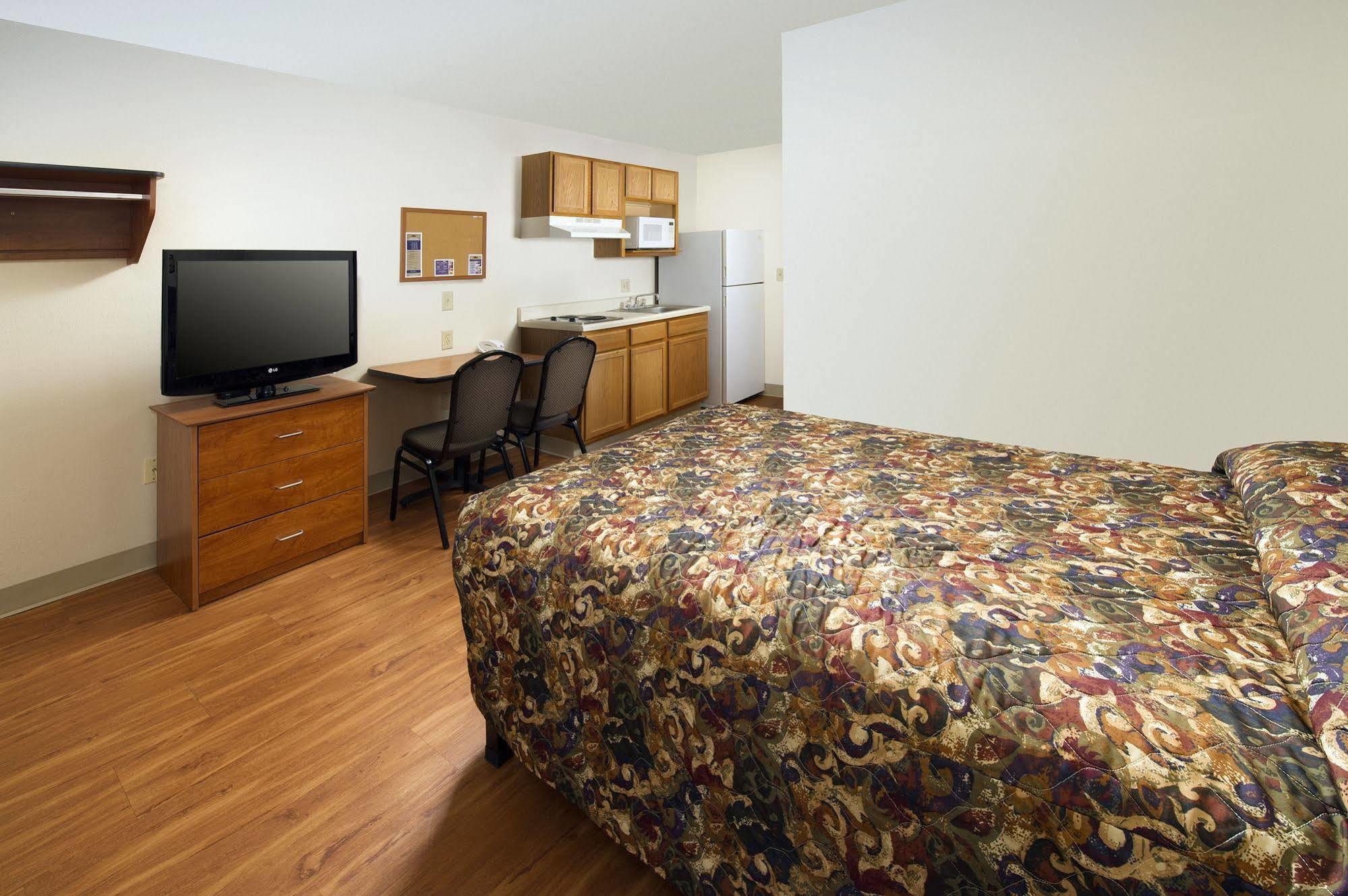 Extended Stay America Select Suites - Wichita - North Екстер'єр фото